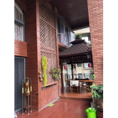 防腐木陽臺(tái)花園